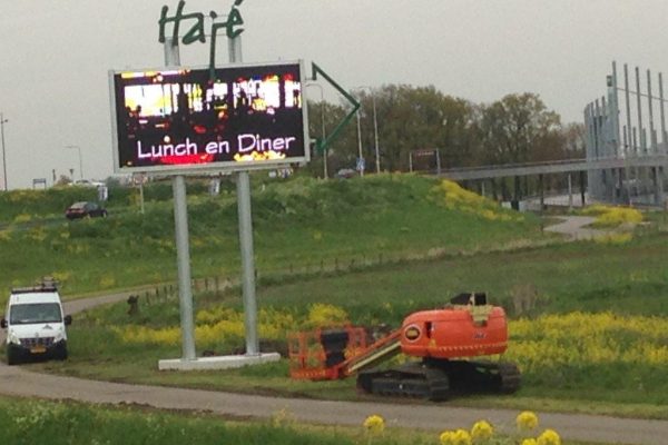 Reclamezuil langs de weg Haje Lunch en Diner Dimlicht Dimension Lichtreklame