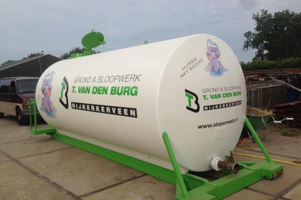 Tankbelettering voor bedrijfsgegevens op gastank of andere tanks Dimlicht Dimension Lichtreklame